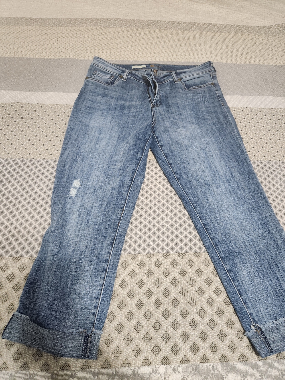 Women’s Light Blue Distressed Straight-Leg Jeans
